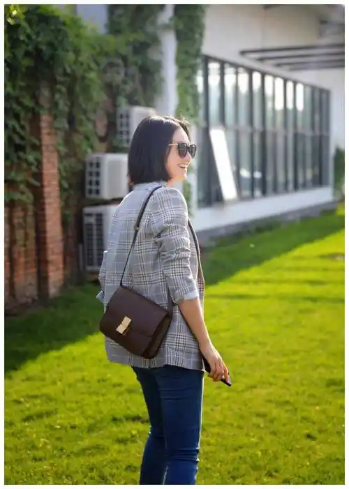 原创38岁朱丹换休闲装还蛮好看波波头短发搭配西服牛仔裤减龄时髦