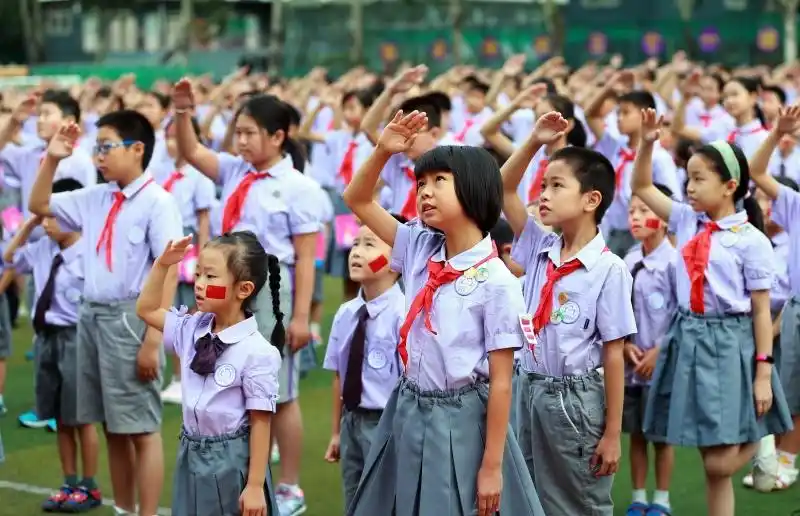 清华开学迎来3800名新生,一组数据让人心疼:穷学生不配读名校?