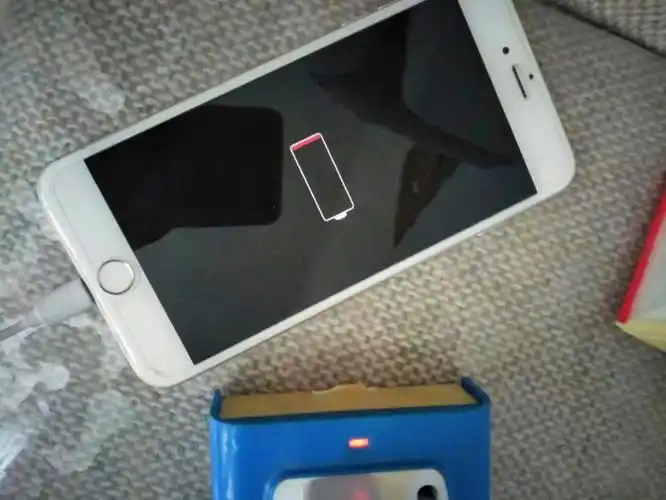 如果电量低于5%还继续使用,可能会造成电池过度放电,内部电压过低