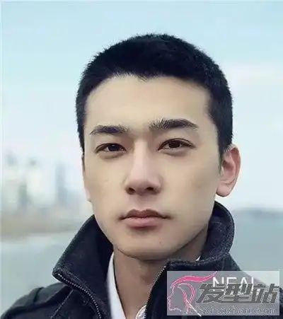 男生小平头好看的发型 简约洋气打造绅士范