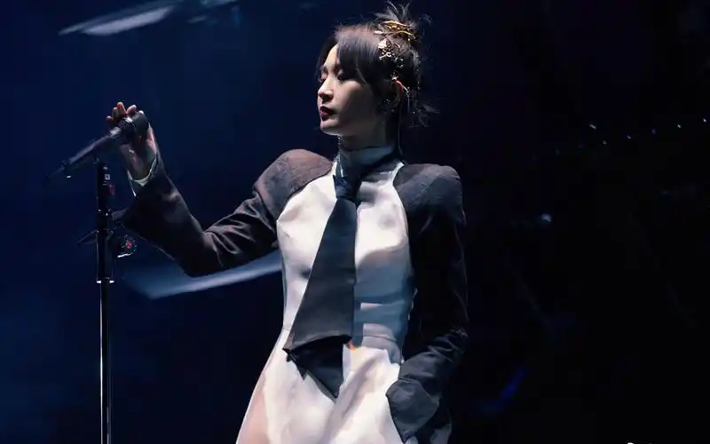 周笔畅lunar演唱会长沙站--《别忘了》《用尽我的一切奔向你》