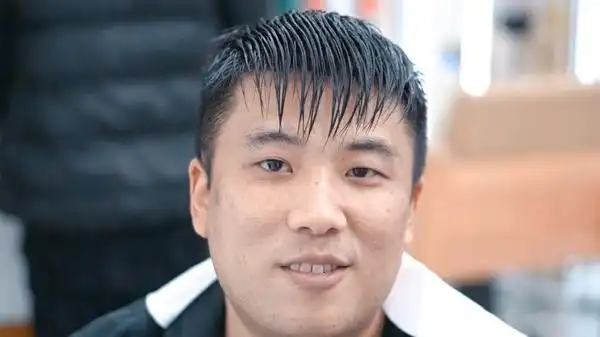 胖脸男士短发发型 让大叔型男生轻松显嫩 胖脸男士短发,胖脸短发发型