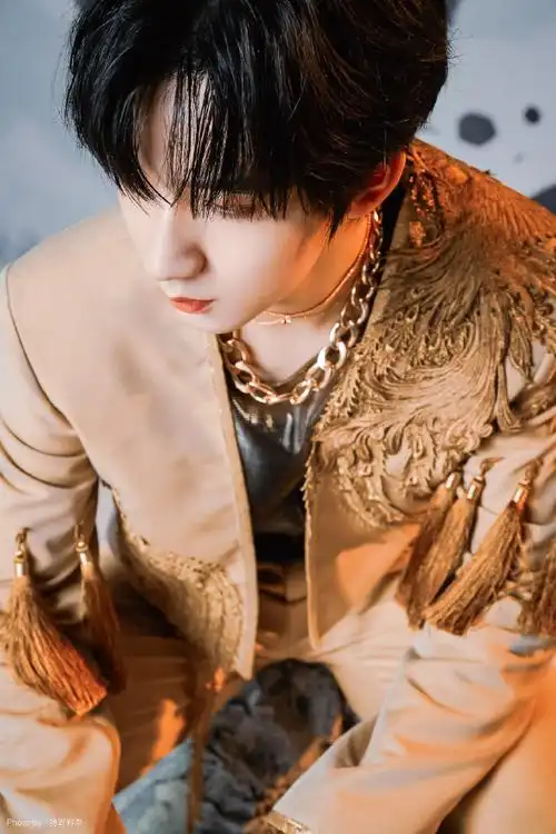 贺峻霖 十八长翎破青空