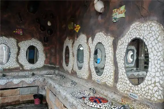 世界上最大的公共厕所可以容纳两千人