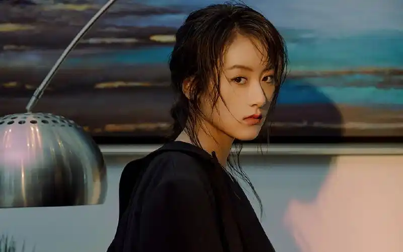 袁冰妍时尚俏皮写真桌面壁纸