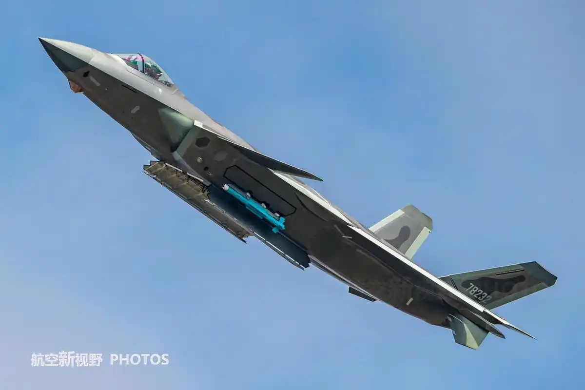 关于现代战机的代差优势,美国和我国的飞行员都有过驾驶三代机挑战