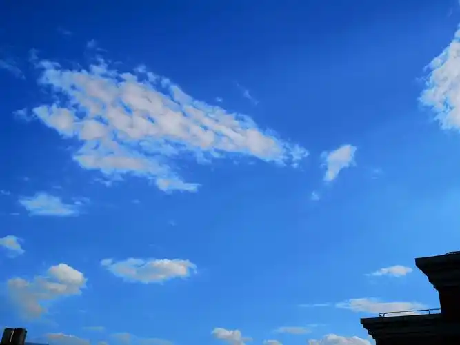 昆明的蓝天不但让这里的人们陶醉