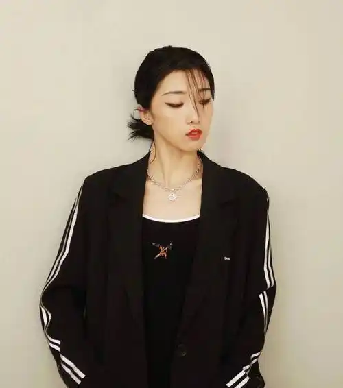 yamy时隔多日再发微博,承认剪辑录音内容,还拿自己