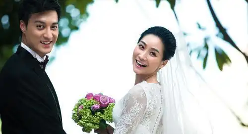 第三位,沈眉庄斓曦,老公程祥,著有"魔喉"之称的创作型歌手,颇有艺术