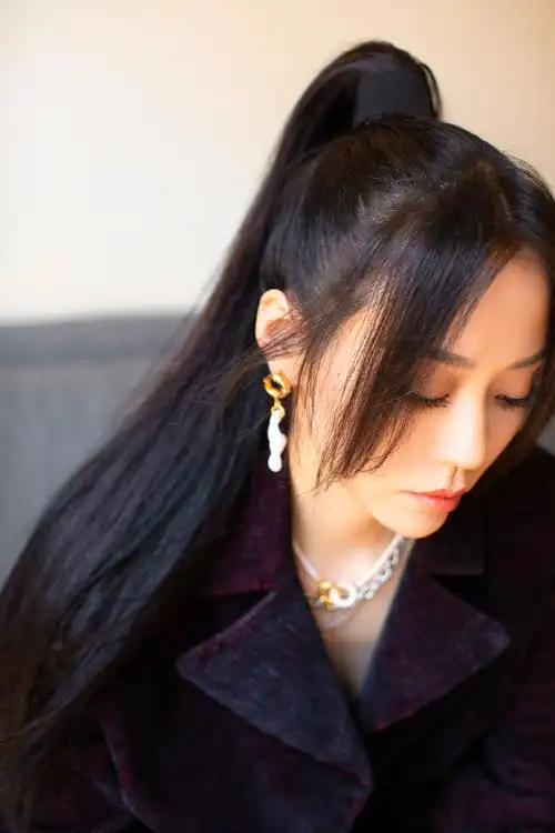 张靓颖高马尾性感靓丽写真图片