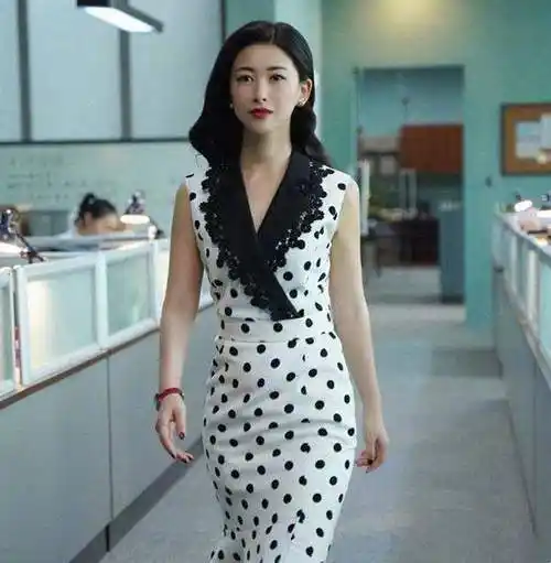 朱珠在精英律师里的穿搭可以说是职场教科书级别了