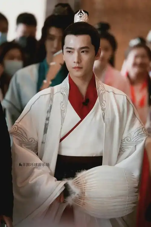 请大家把杨洋古装yyds打在公屏上