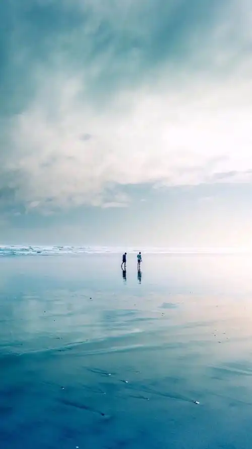 自然风景 海边 沙滩 人物 白云 意境 iphone手机壁纸 锁屏