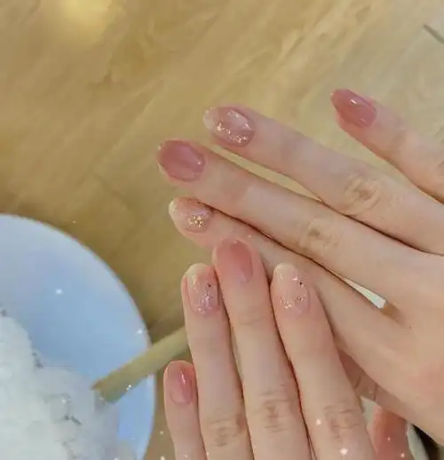 指甲显白的颜色,指甲显白的颜色代表什么(建议别错过这15款)