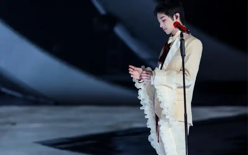 12.31湖南跨年晚会-华晨宇《点燃银河尽头的篝火》