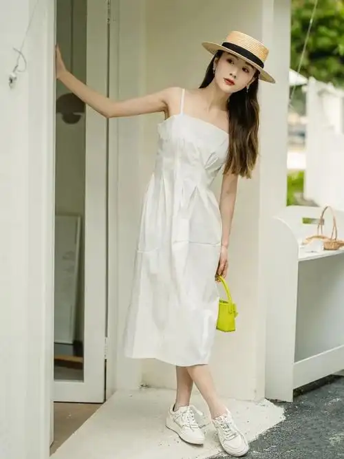 这样穿裙子 小白鞋,就是比别人时髦好看!