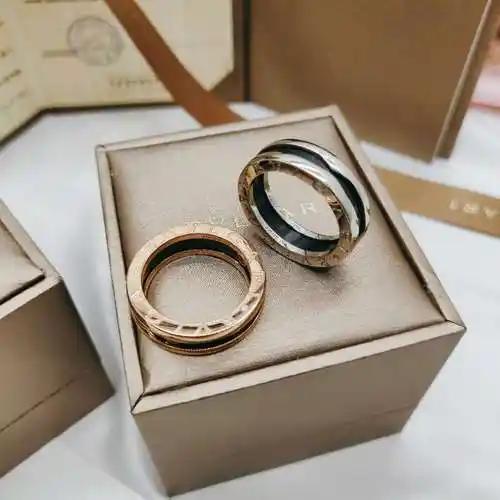 一只 顶级代购版本 宝格丽慈善小红人陶瓷戒指 窄版.