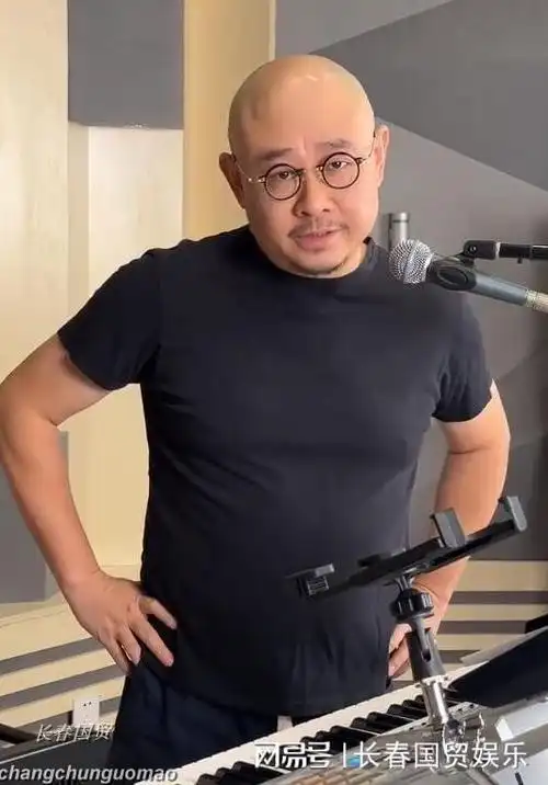 52岁刀郎罕见露面身材发福变化大复出发新歌却反响平平