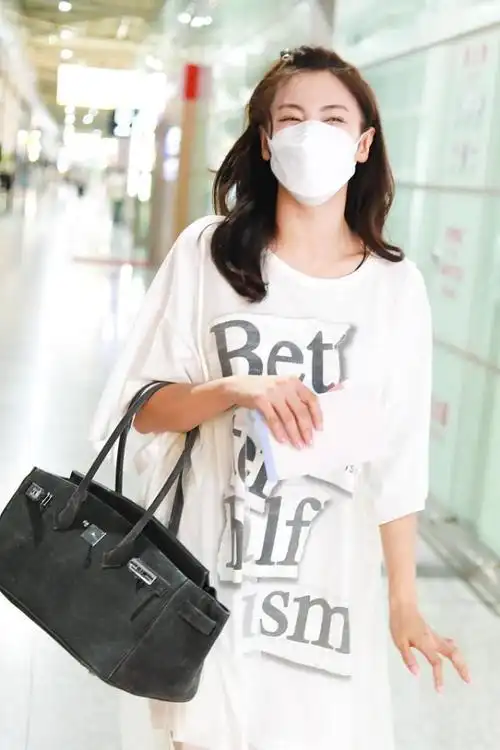 张雨绮拖把裙好迷惑休闲装配仙气网纱但看起来还有点好看