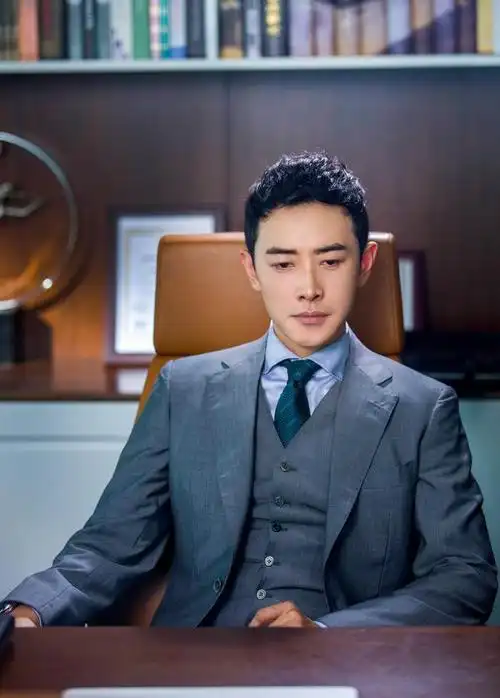 人帅戏好,只服这4位中年男星,剧里有能力当男主,剧外家庭幸福