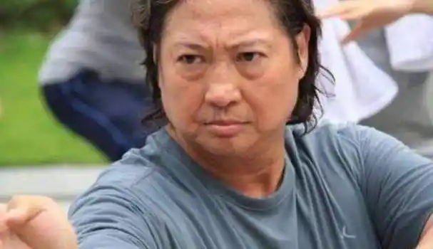 成龙不敢说,向华强不敢惹,洪金宝的背景有多牛?_香港_电影_时候