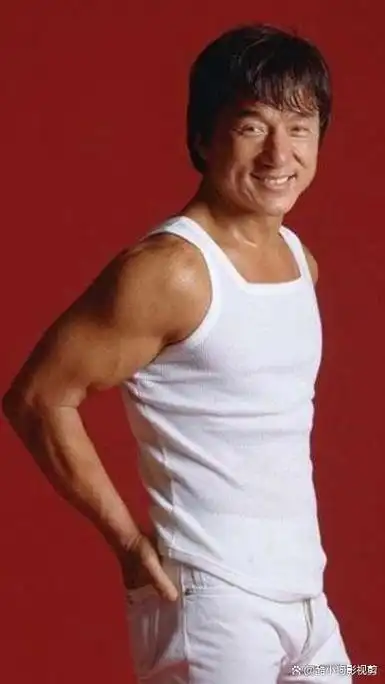 岁月是把杀猪刀,成龙大哥头发胡子都白了