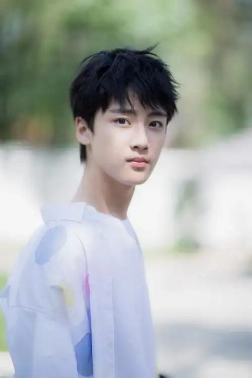 电视剧《孤城闭》火热拍摄中 00后演员边程备受管关注