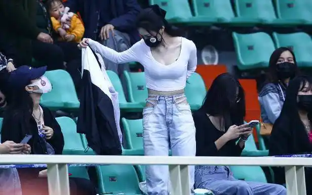 一场酒吧狂欢,季后赛拱手相送,断送一年努力_沈梓捷_北京队_深圳