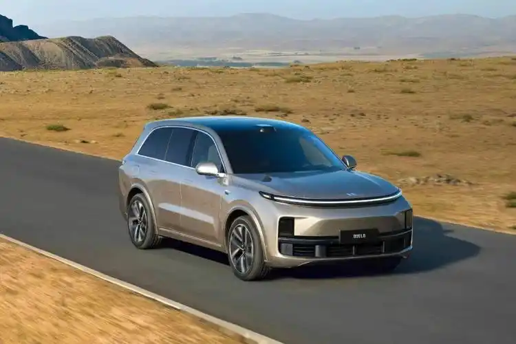 理想汽车全系降价,最高下调3万元 4月22日,理想汽车发布2024款理想l7