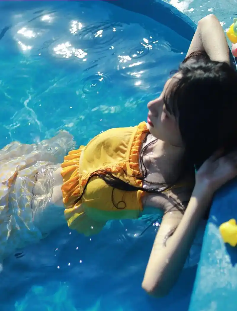 我永远怀念那个十九岁的夏天 #夏天 #写真 #拍照 #泳装 - 抖音