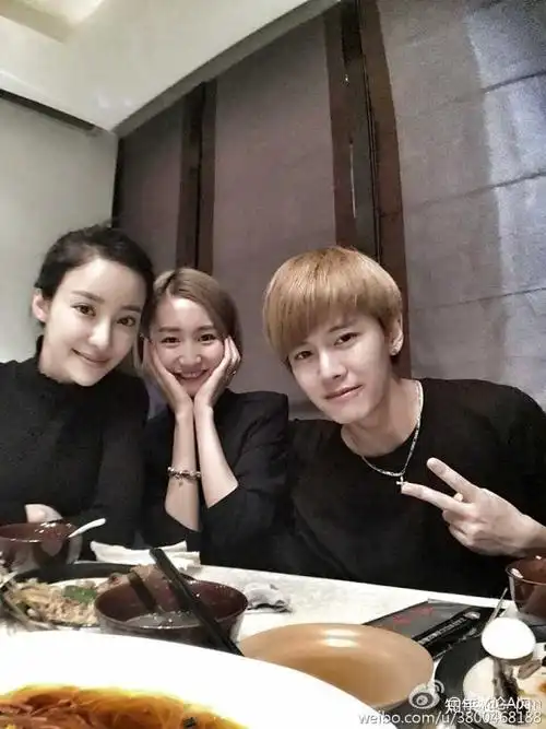 任嘉伦的女友聂欢都做了啥