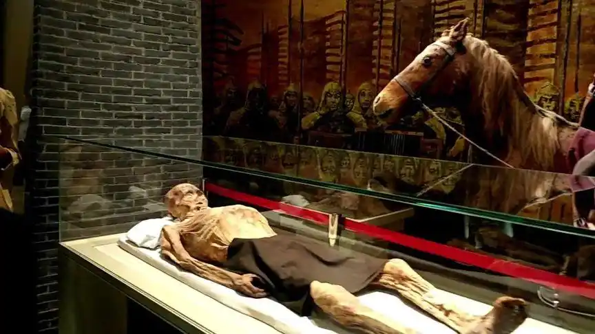 实拍乌鲁木齐博物馆干尸,肌肉鲜明犹如活人,生前是大将军!