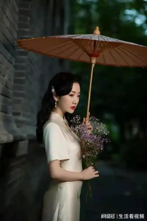 纸伞古风旗袍江南美女