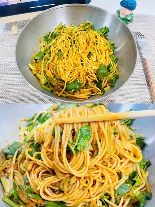 按照喜欢的来97我的做法浅浅分享一下73食材:碱水面  黄瓜调料:葱