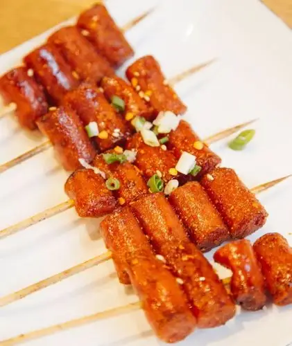 烧烤圈帝都烧烤界的托马斯烤起来就要旋转跳跃不停歇