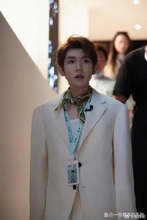 王源最近看起来脸圆了些,是不是长胖了呀