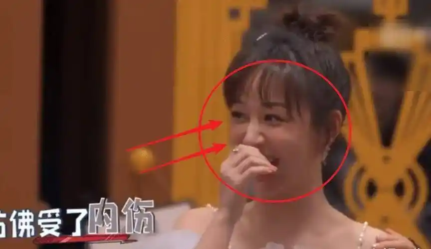 原创那英成功追星杨紫激动把杨紫拍倒地上她下意识反应却成焦点