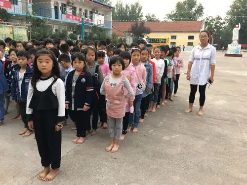 精彩"   新学期,新理念,新思路,新行动,凤凰园学校一直把孩子的德育