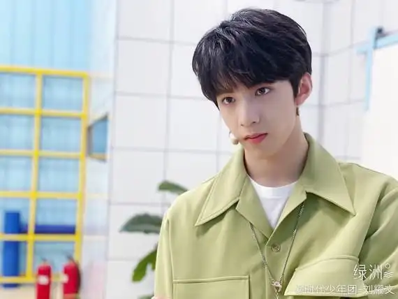 讨论丨吴彦祖的鼻子吴尊的嘴巴帅气00后天才爱豆刘耀文75