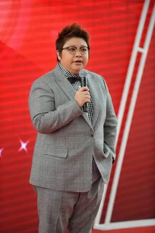 原创韩红曾调侃自己比杨幂还漂亮看她18岁的照片我信了