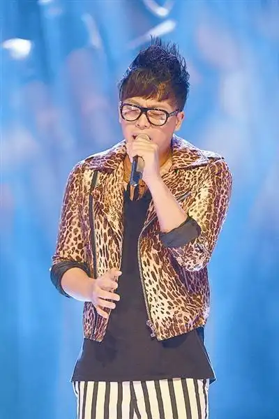 在《加多宝中国好声音》的导师选拔阶段中,来自吉林的学员金润吉曾以"