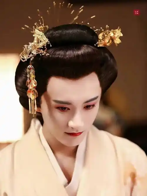 当男明星男扮女装:任嘉伦许凯毫无违和感,直到看到成毅太惊艳_感觉