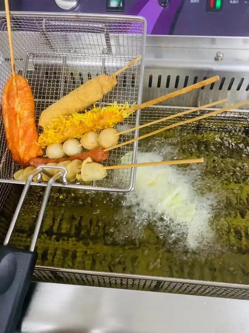 店铺日常.日常炸串/终于有时间做香芋串了/几十种香料制成的撒 - 抖音