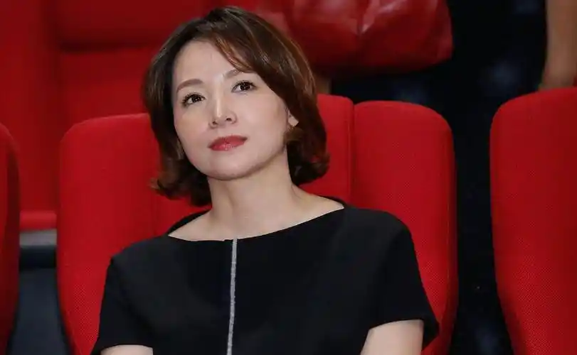 董卿到底多大了?网友:多大没关系,她的主持和声音最美_时间_年龄_气质