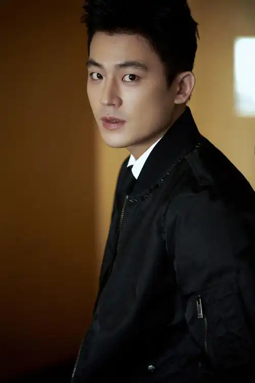 纵观欧豪的演艺生涯,在过去这十年间,他从偶像转型为实力派演员,确实