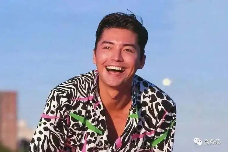 尊龙的牙齿长得很漂亮,这其实和他小时候的经历有关.