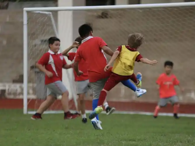 【校园足球】三亚外国语学校足球班开课