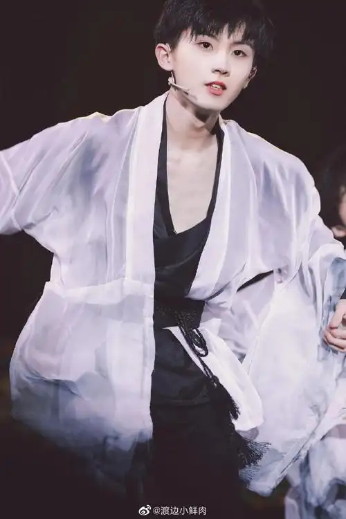 性感喉结在线索命#马嘉祺i喉结在吗010101被p5迷晕了