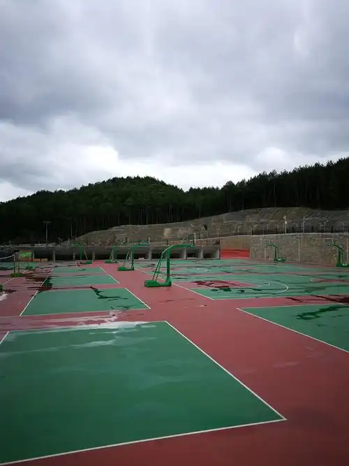 睡到自然醒,吃完早餐,我们商量好出游地——龙里,一个在我们心中份量