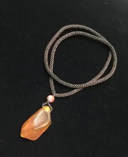 琥珀原料随形吊坠项链配南红顶珠手工玉米结项链绳